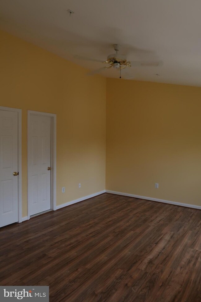 20555 Golf Course Dr, Germantown, MD 20874 - photo 2
