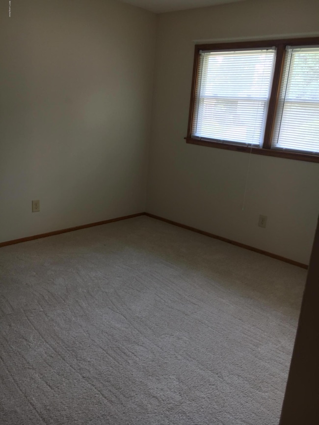 9109 Satinwood Ct, Louisville, KY 40229 - photo 7