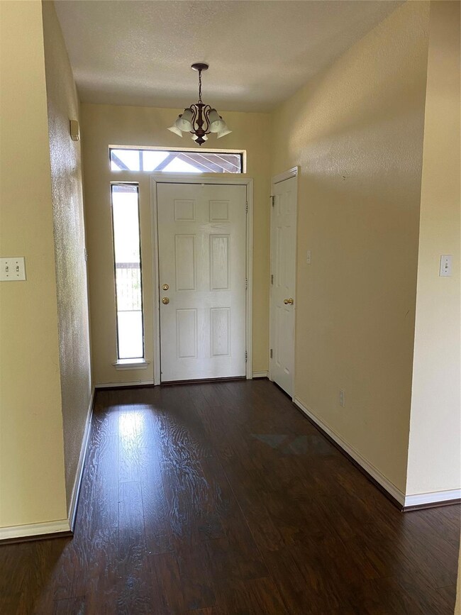 27095 Meadowmore Ct unit 404, Whitney, TX 76692 - photo 4