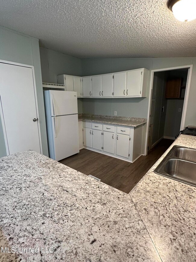 5902 Kings Rd, Moss Point, MS 39563 - photo 6