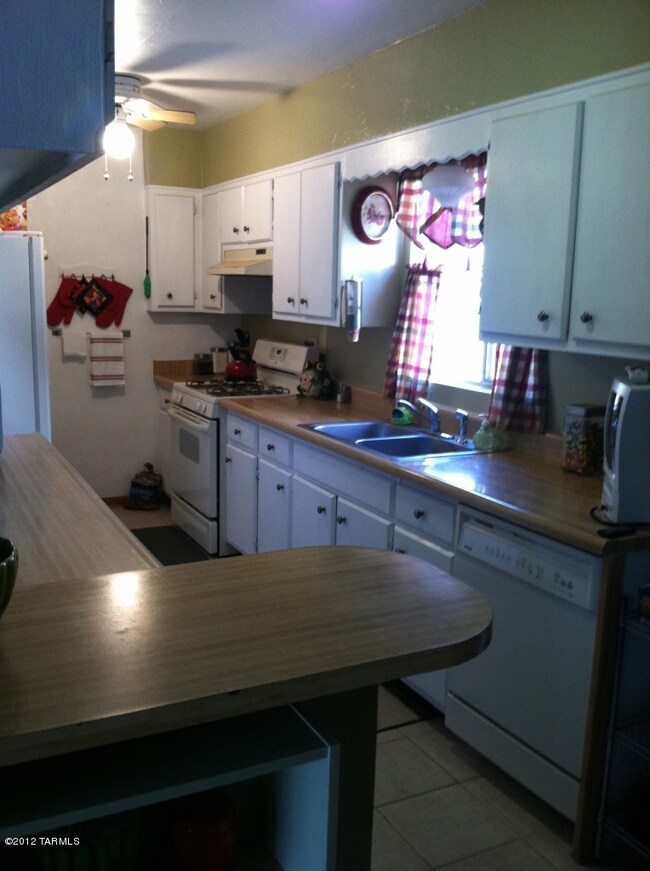 4757 E 18th St, Tucson, AZ 85711 - photo 4