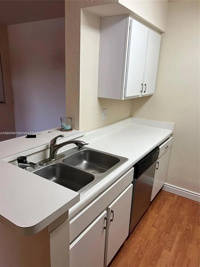 2880 N Oakland Forest Dr unit 209, Oakland Park, FL 33309 - photo 4