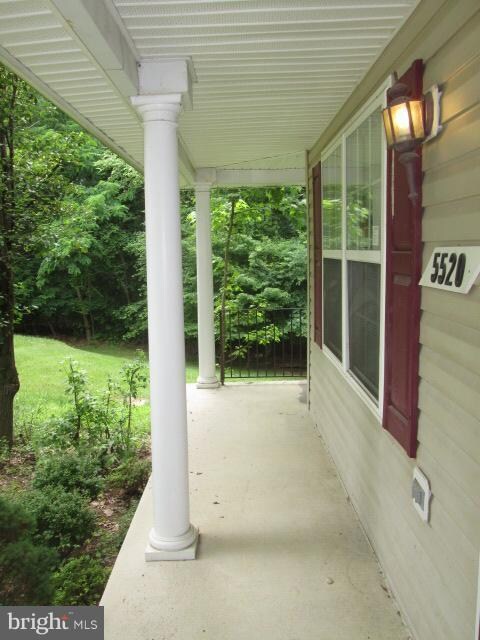 5520 Fishermens Ct, Clinton, MD 20735 - photo 2