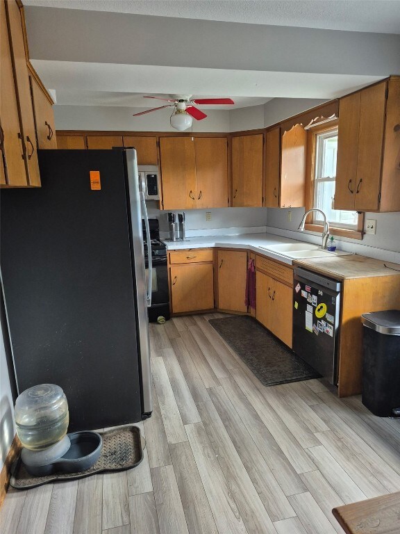 101 26th Avenue Dr SW, Cedar Rapids, IA 52404 - photo 2