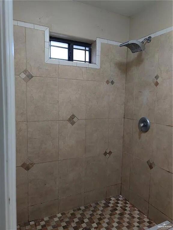 Bathroom featuring tiled shower