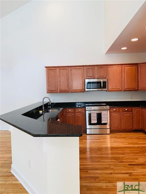 Large kitchen with hardwood floors, loads of cabin