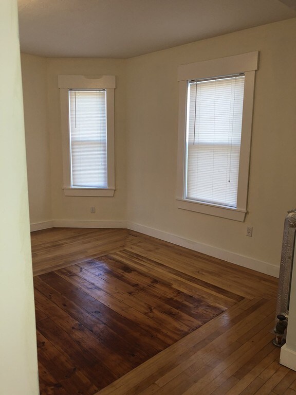 183 Methuen St unit 1st floor, Lowell, MA 01850 - photo 5