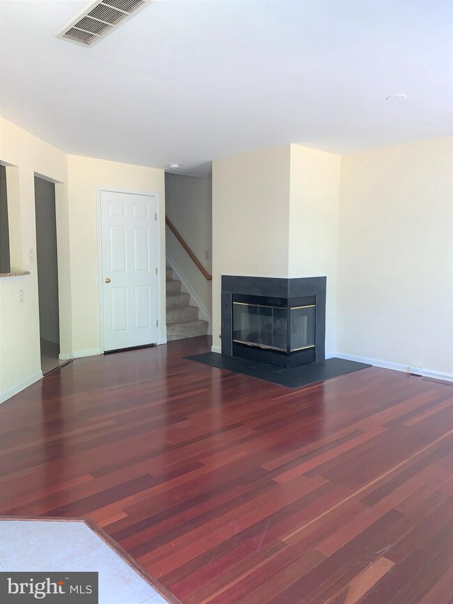 8307 Green Heron Way unit 11, Lorton, VA 22079 - photo 4