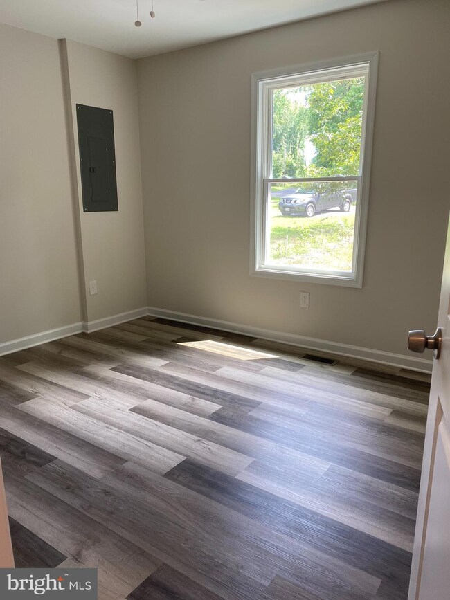 862 Lakeview Dr, Colonial Beach, VA 22443 - photo 4