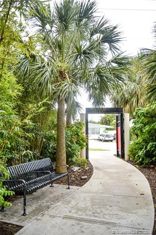 Harbordale Park - walking distance from property.