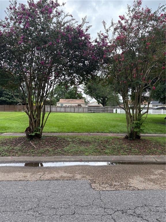 66 E Claiborne Square, Chalmette, LA 70043 - photo 2