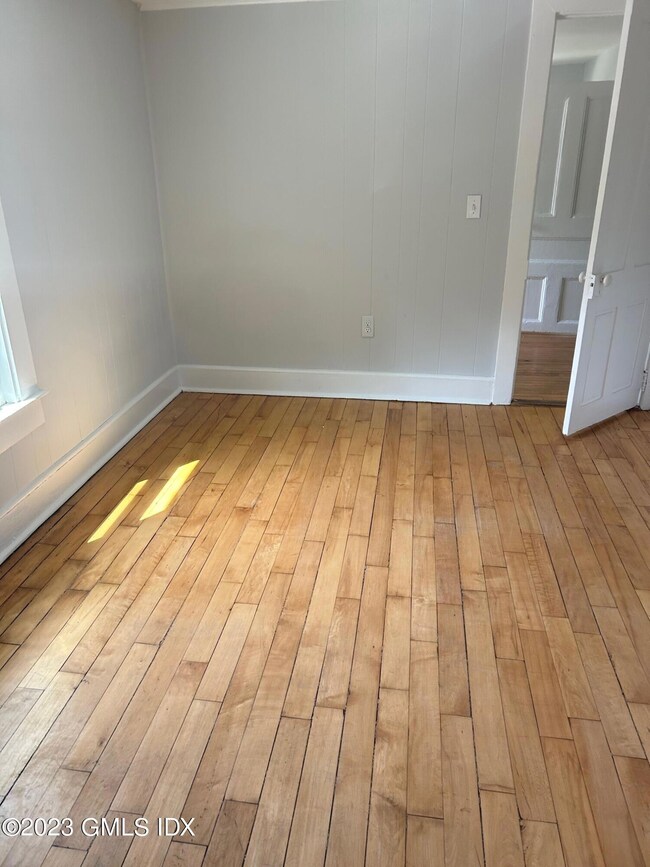 212 Davis Avenue