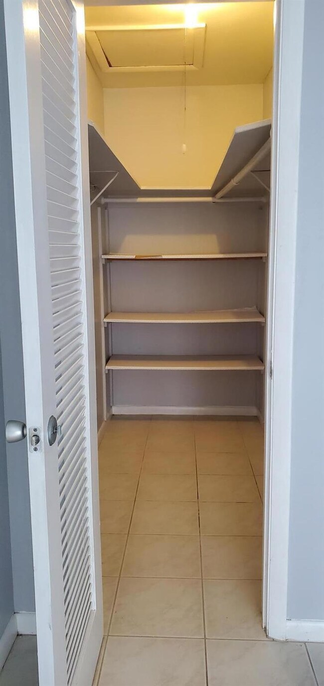 61 Coventry C, West Palm Beach, FL 33417 - photo 4