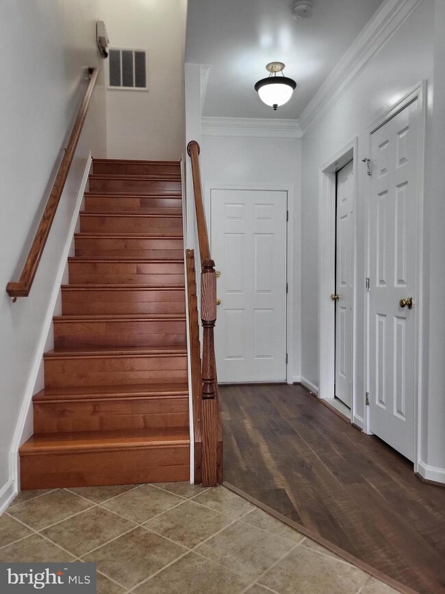 42595 Pine Forest Dr, Chantilly, VA 20152 - photo 2