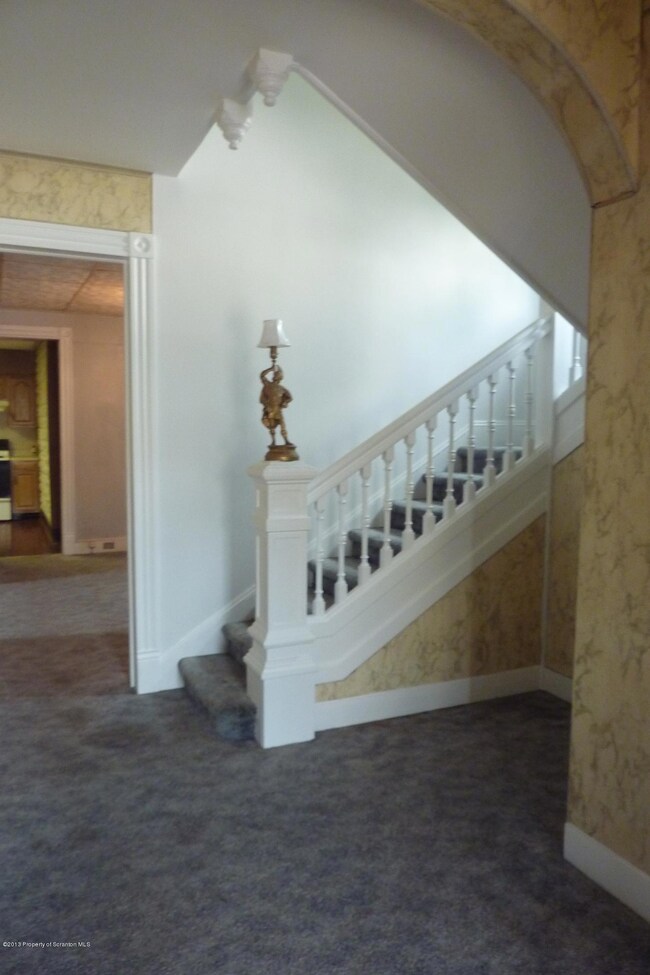 414 W Elm St, Dunmore, PA 18512 - photo 2