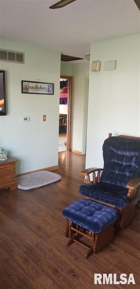 5516 Cedar St, Davenport, IA 52806 - photo 3