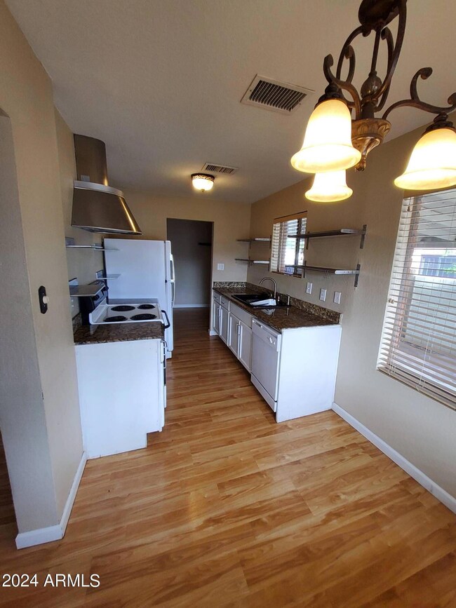 2210 N Mitchell St, Phoenix, AZ 85006 - photo 6