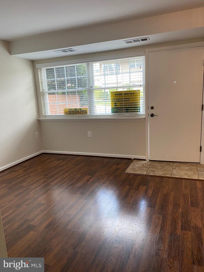 1950 Kennedy Dr unit T1, McLean, VA 22102 - photo 2