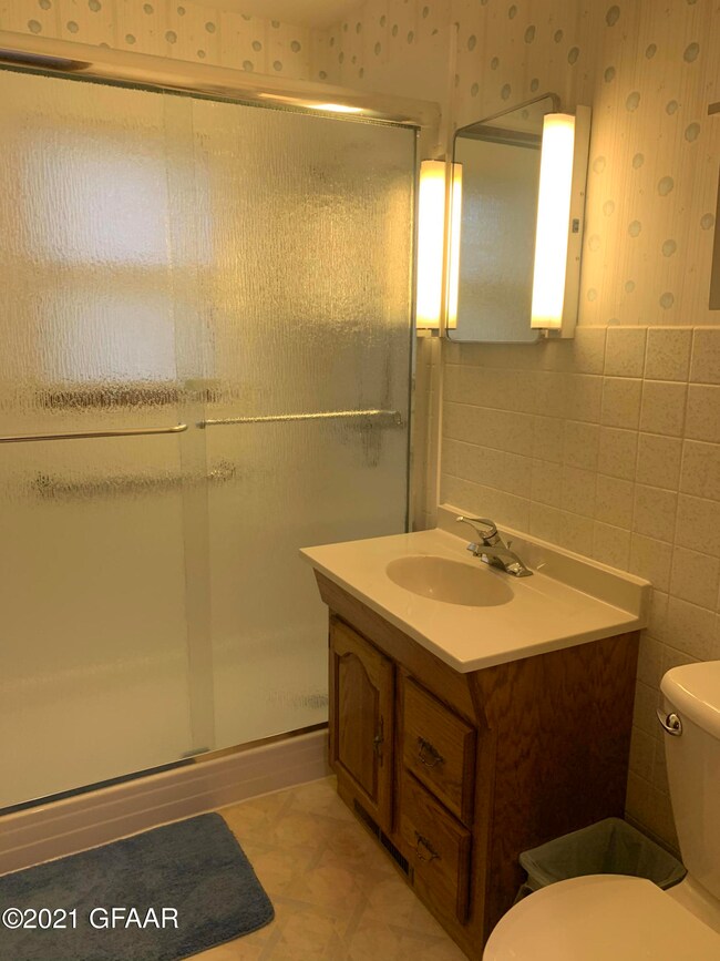 1611 S 16th St, Grand Forks, ND 58201 - photo 5