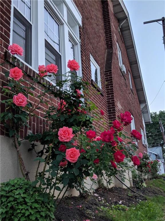 1040 N Saint Elmo St, Allentown, PA 18104 - photo 2