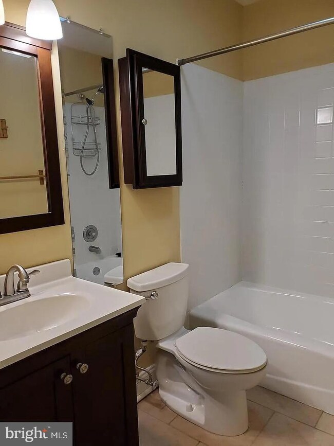 1906 Fleet St, Baltimore, MD 21231 - photo 4