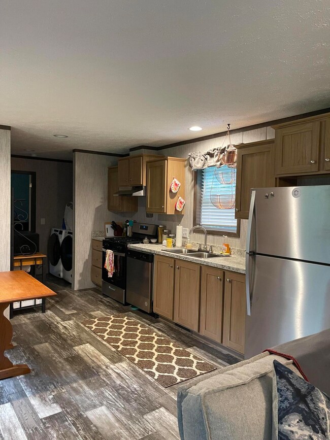 Eat-in Kitchen