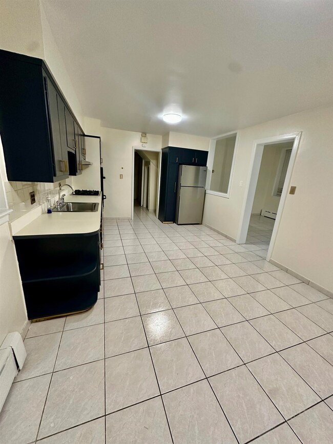 6708 Newkirk Ave unit 1st floor, North Bergen, NJ 07047 - photo 3