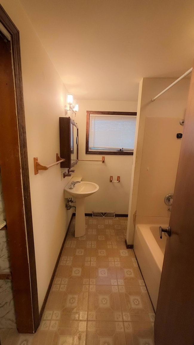 1707 E Glendale Blvd, Valparaiso, IN 46383 - photo 5