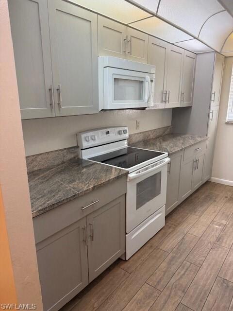 4900 Biscayne Dr unit 12, Naples, FL 34112 - photo 2