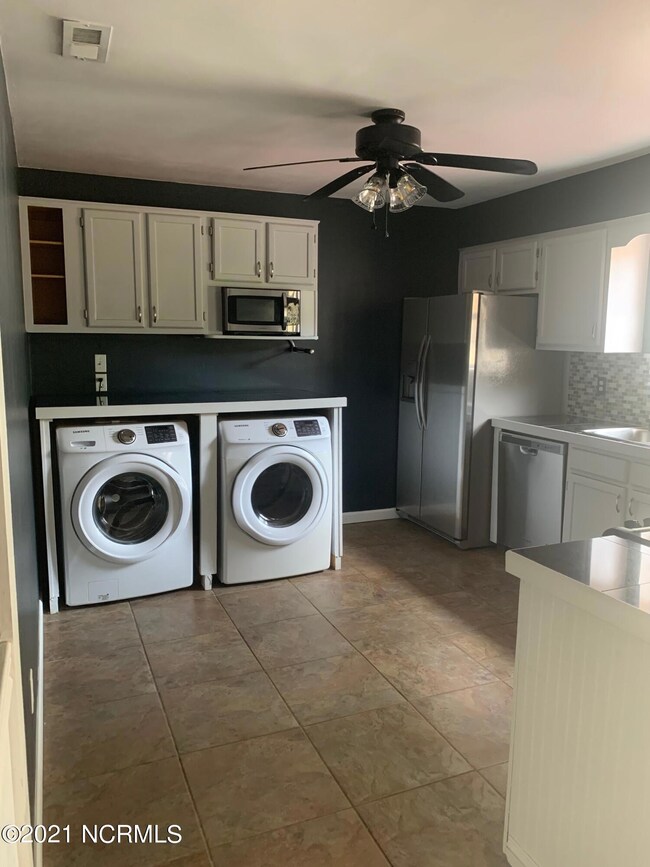 KITCHEN:LAUNDRY