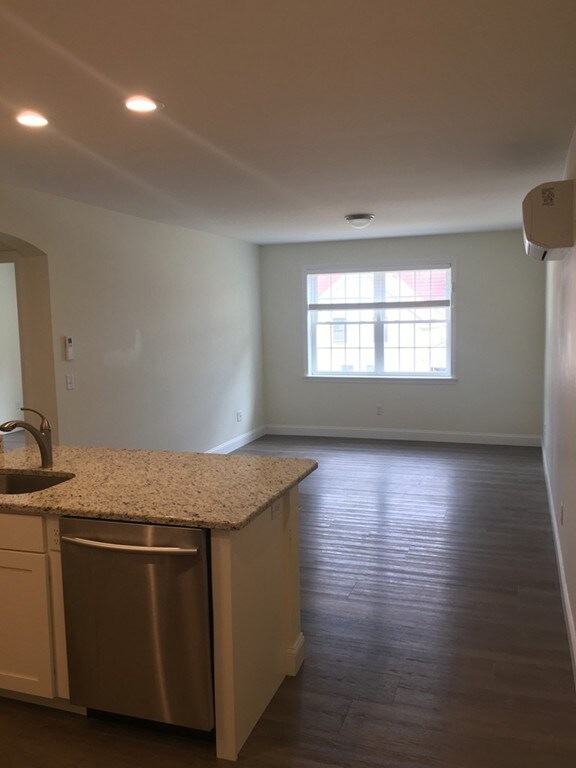 53 Saunders St, North Andover, MA 01845 - photo 4