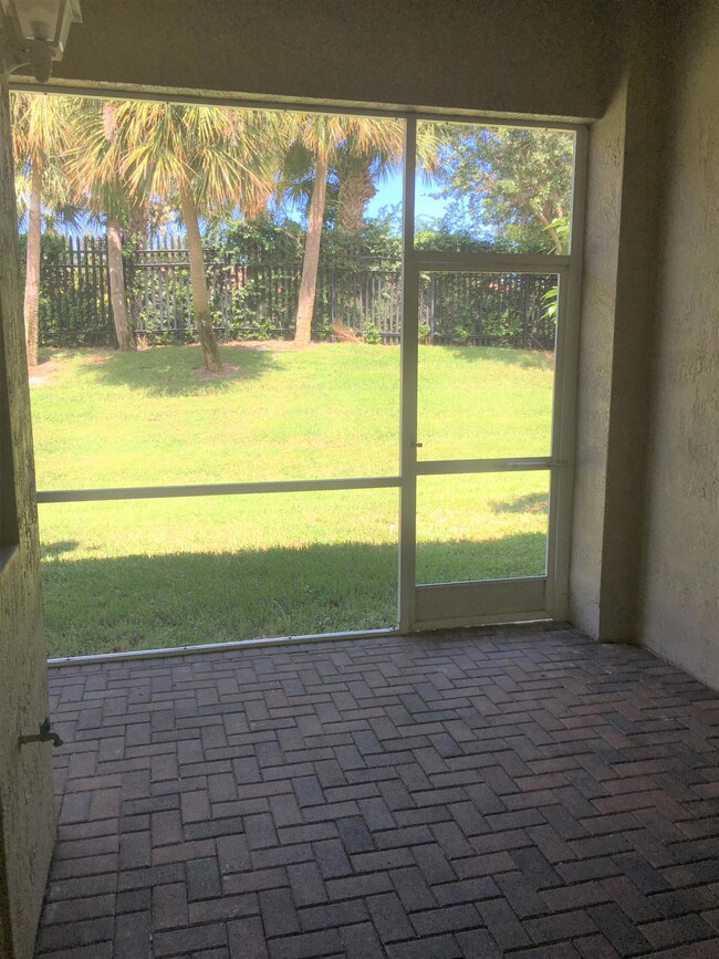 2305 Center Stone Ln, Riviera Beach, FL 33404 - photo 7