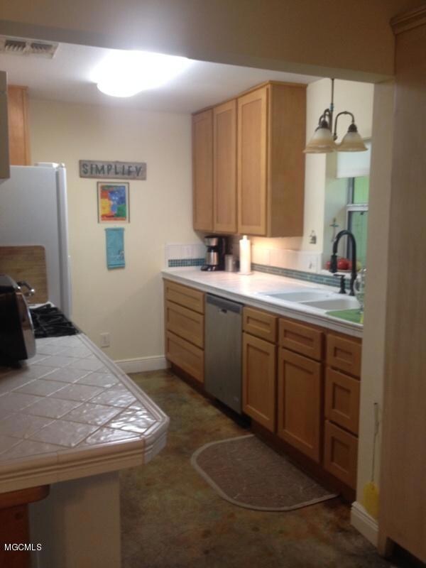 264 Washington St, Bay Saint Louis, MS 39520 - photo 4