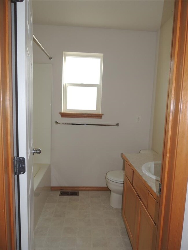 517 E Norma Lee Ave, Medical Lake, WA 99022 - photo 4