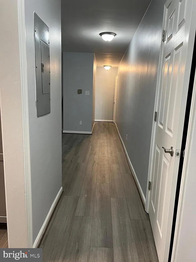 3330 Spring Ln unit D24, Baileys Crossroads, VA 22041 - photo 4