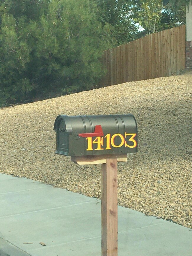 14103 Brentwood Dr, Victorville, CA 92395 - photo 5