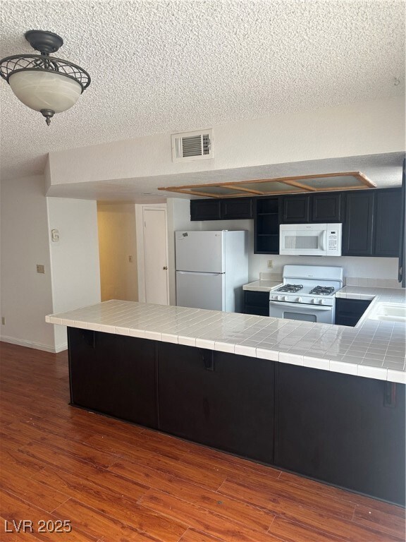 9521 Sunken Reef Cir, Las Vegas, NV 89117 - photo 4