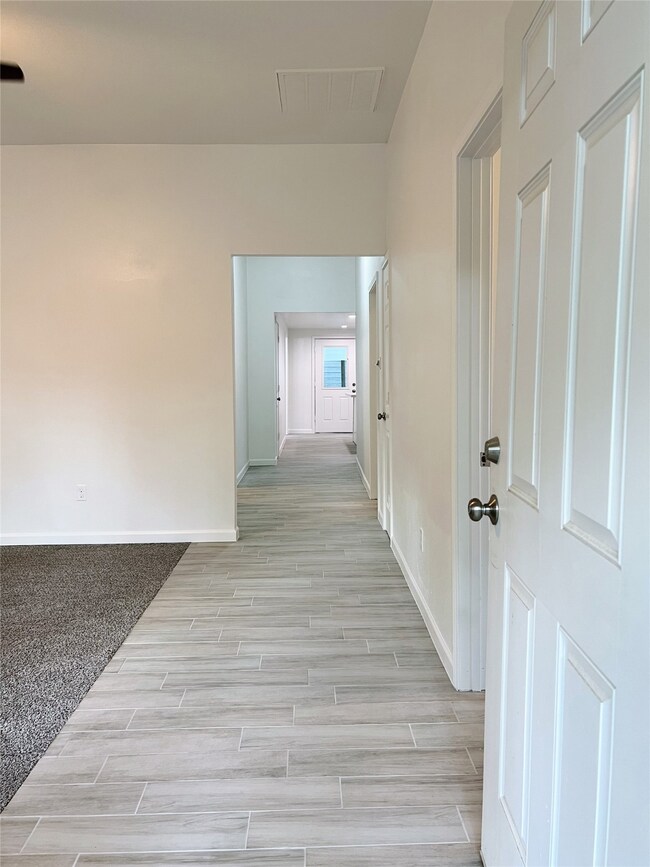 1421 6th St, Rosenberg, TX 77471 - photo 2