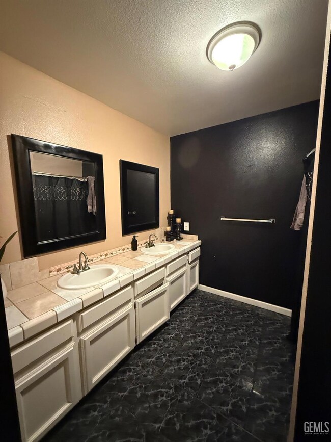 269 Burns Ct, Shafter, CA 93263 - photo 6