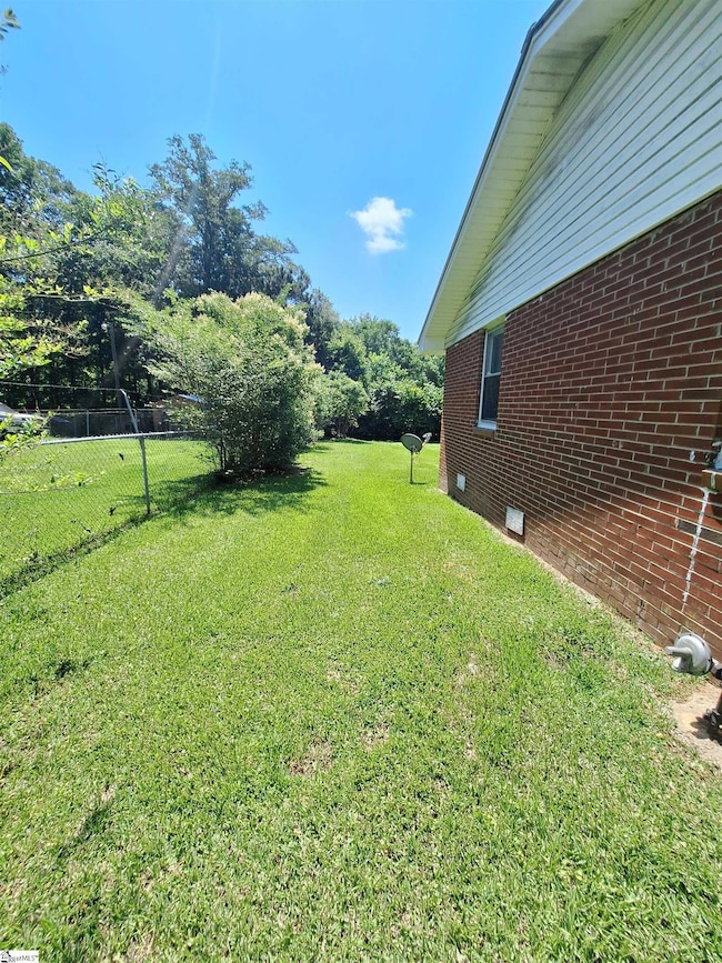 107 Pine Rd, Laurens, SC 29360 - photo 5