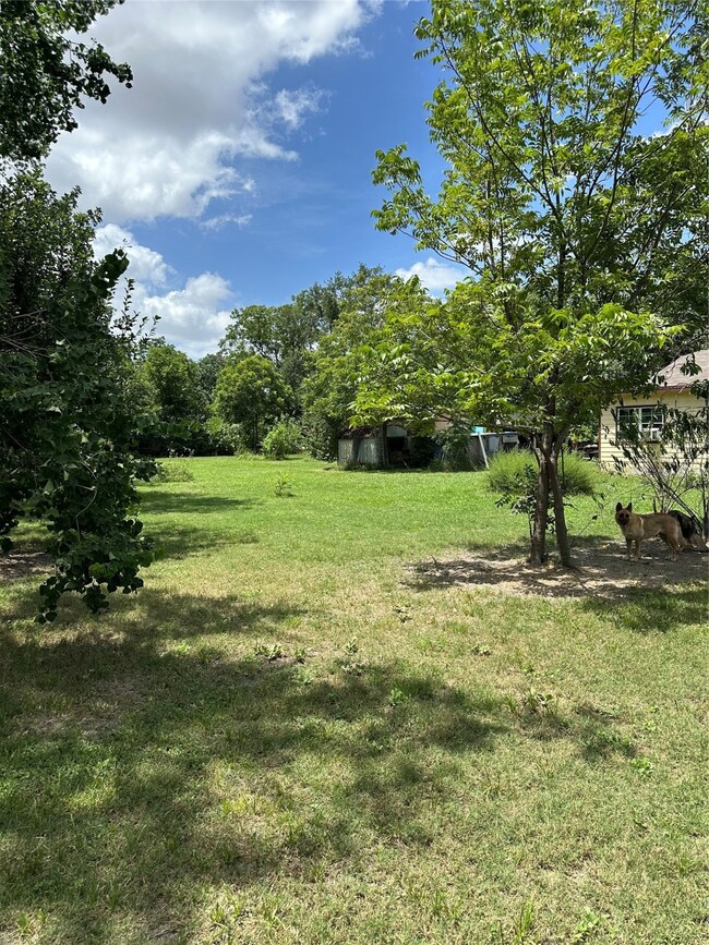 302 Walthall Dr, Houston, TX 77022 - photo 5