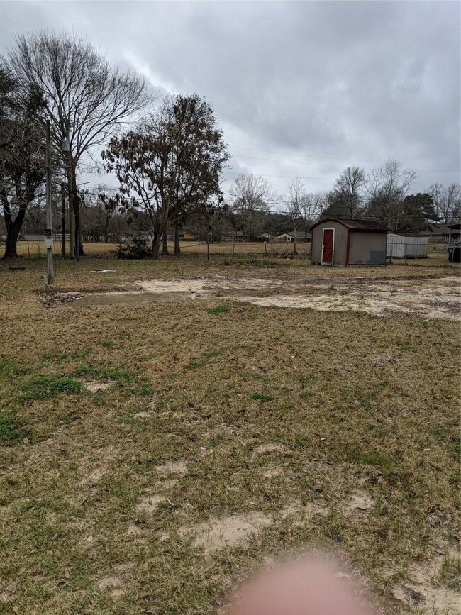 412 E Foley St, Alvin, TX 77511 - photo 4