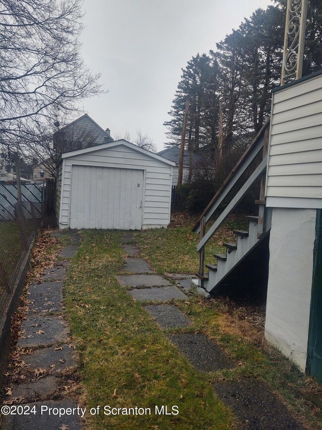 37 Poplar St, Plains, PA 18705 - photo 4