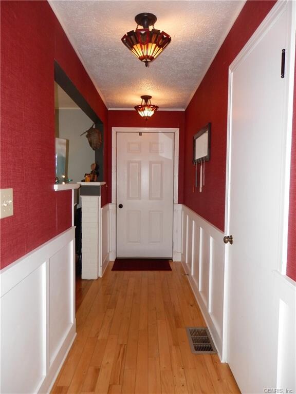 FRONT ENTRY FOYER