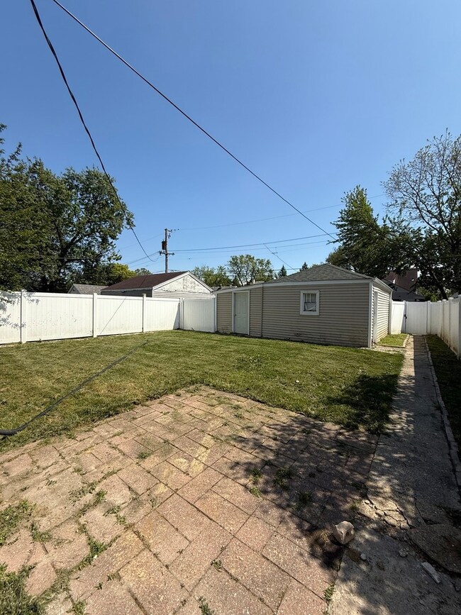 3653 178th St, Lansing, IL 60438 - photo 2