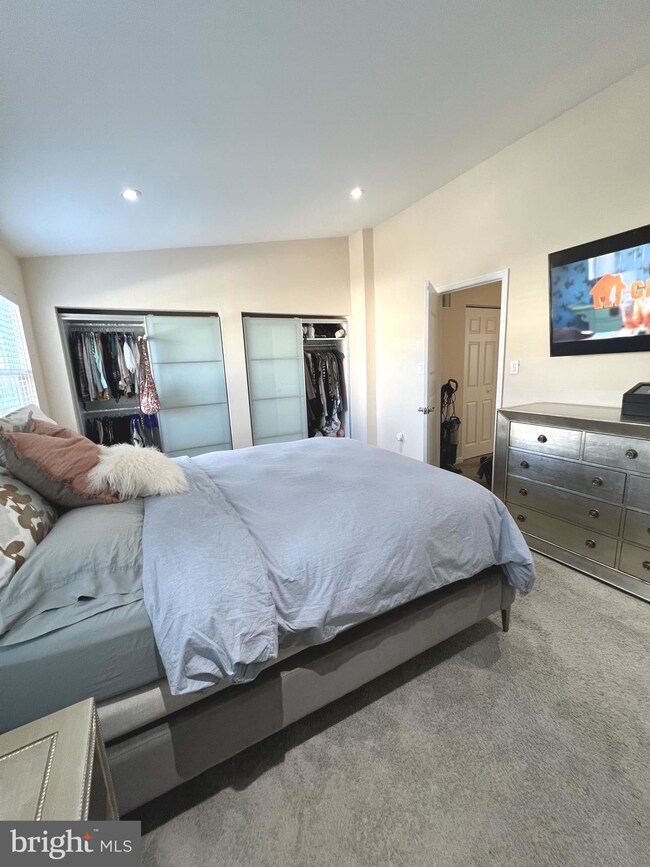 967 Central Hills Ln, Hyattsville, MD 20785 - photo 4