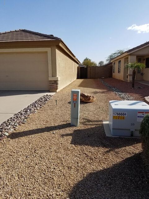 wide side yard