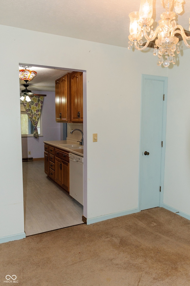 818 Orchard Ln, Greenwood, IN 46142 - photo 6