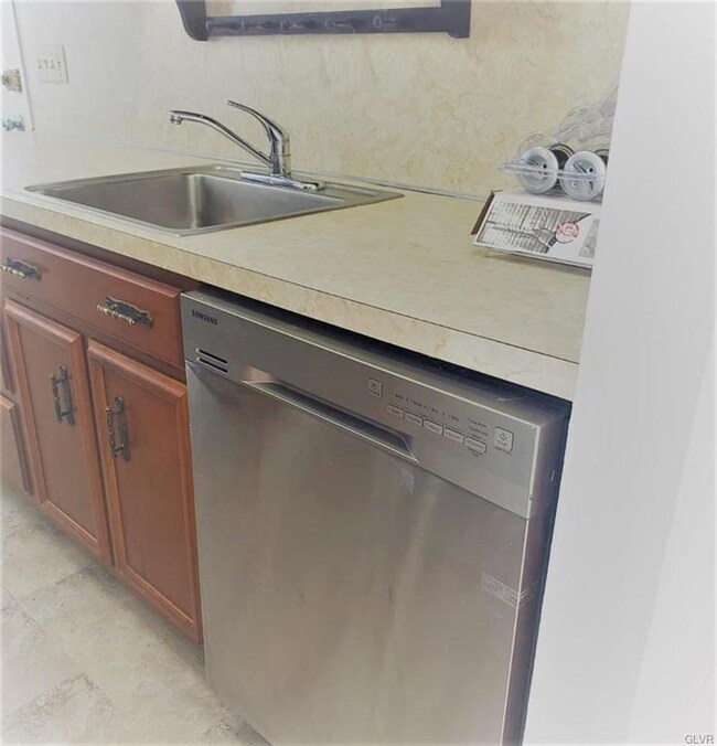 1504 Fleming St, Bethlehem, PA 18017 - photo 3