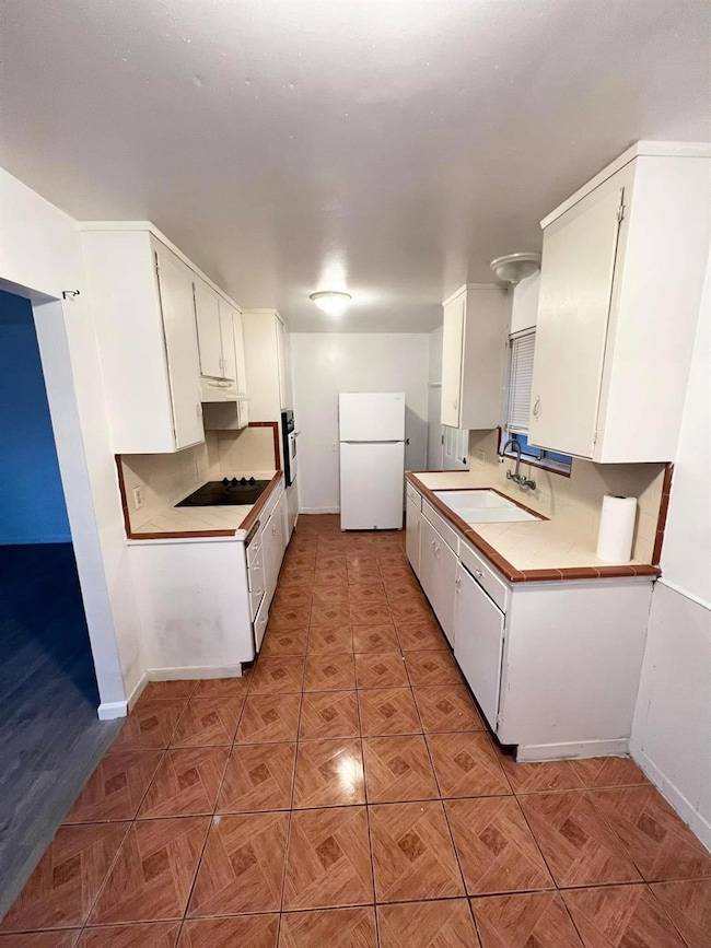Unit A kitchen - before tenants